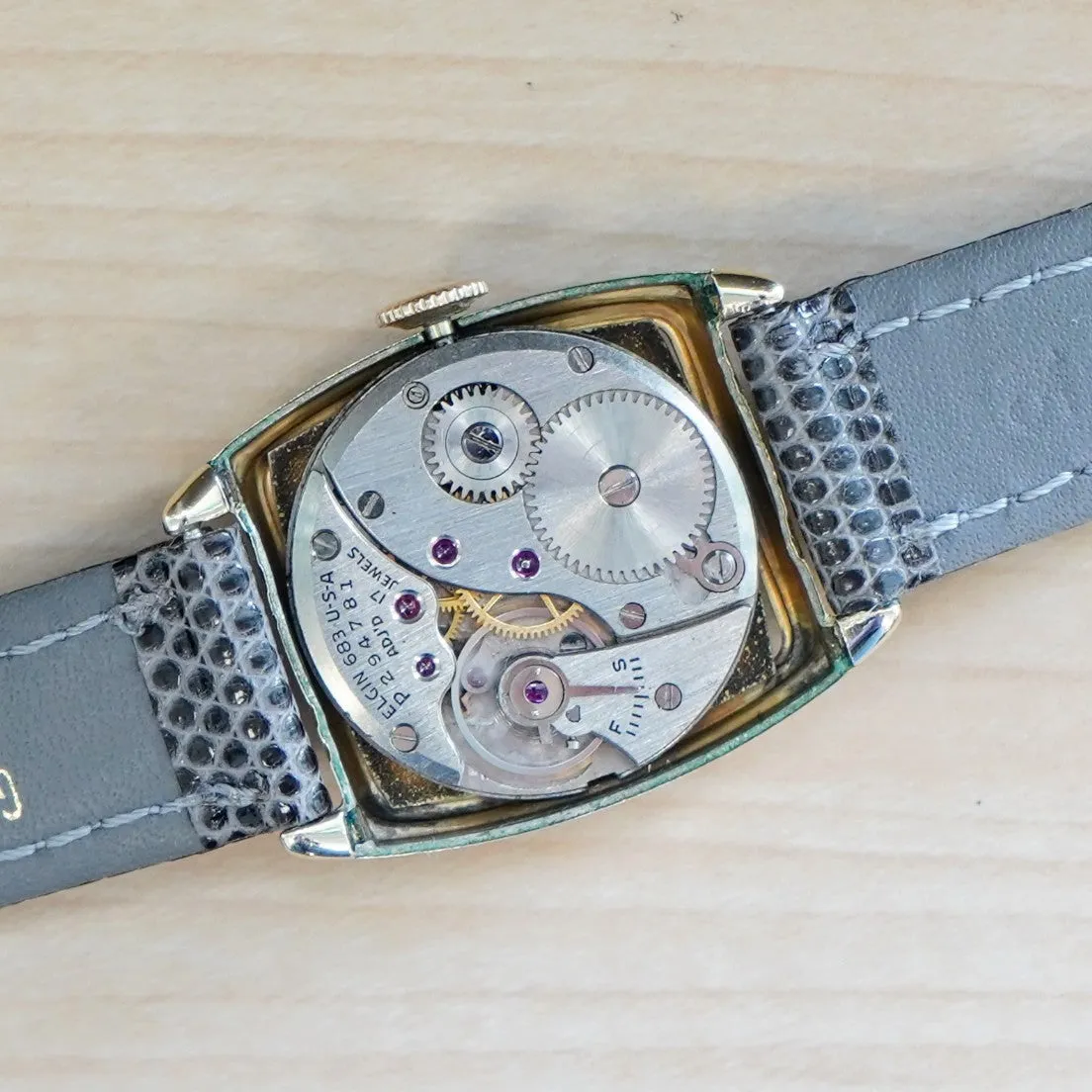 1953 ELGIN Watch Durapower 17 Jewels Grade 683 Wristwatch 10K GF Tonneau Case