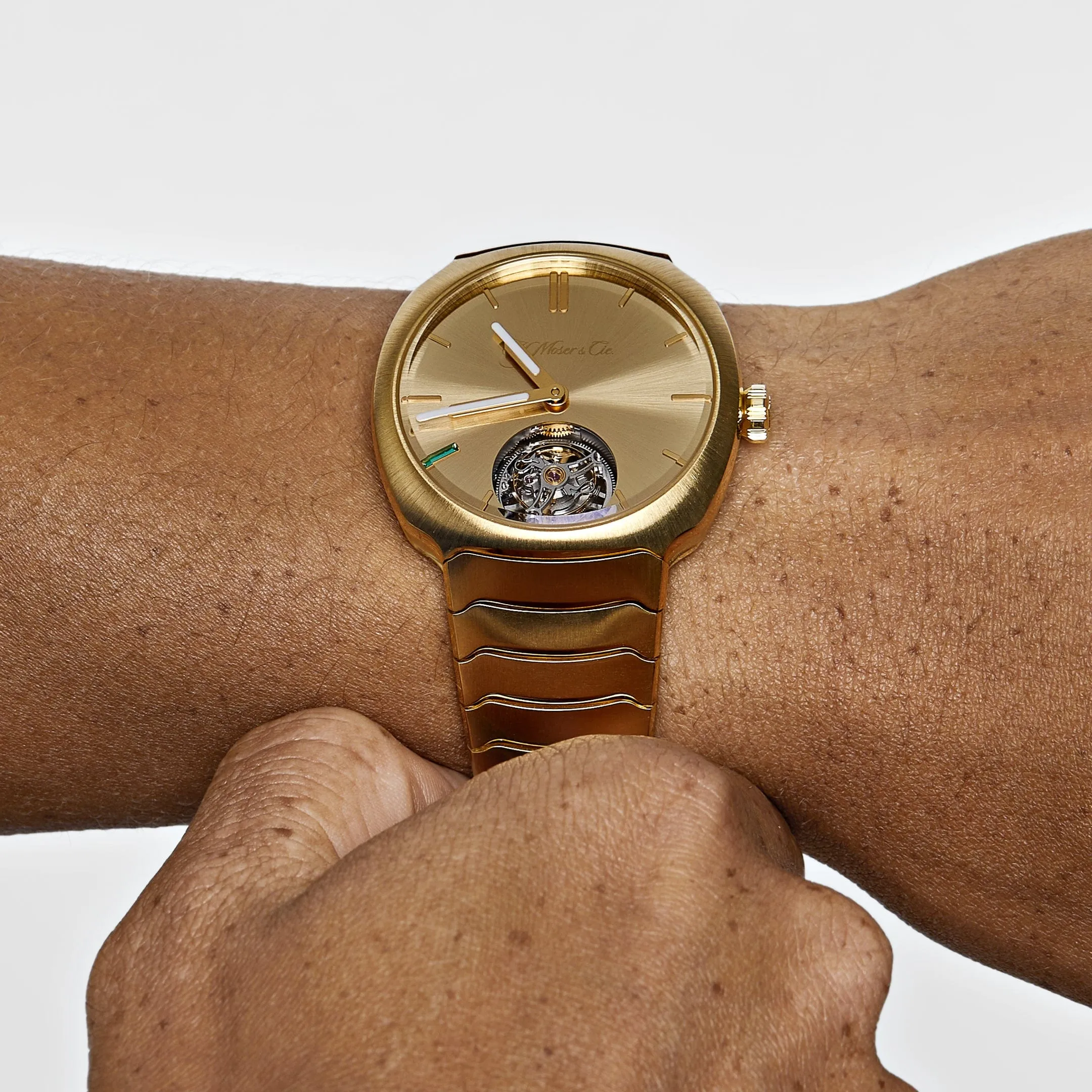 H. Moser & Cie. Streamliner Tourbillon 6804-0700 Yellow Gold Emerald " 8" Limited Edition (2024)